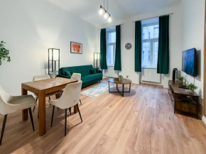Brand new renovated, City Centre, quiet street, amazing location